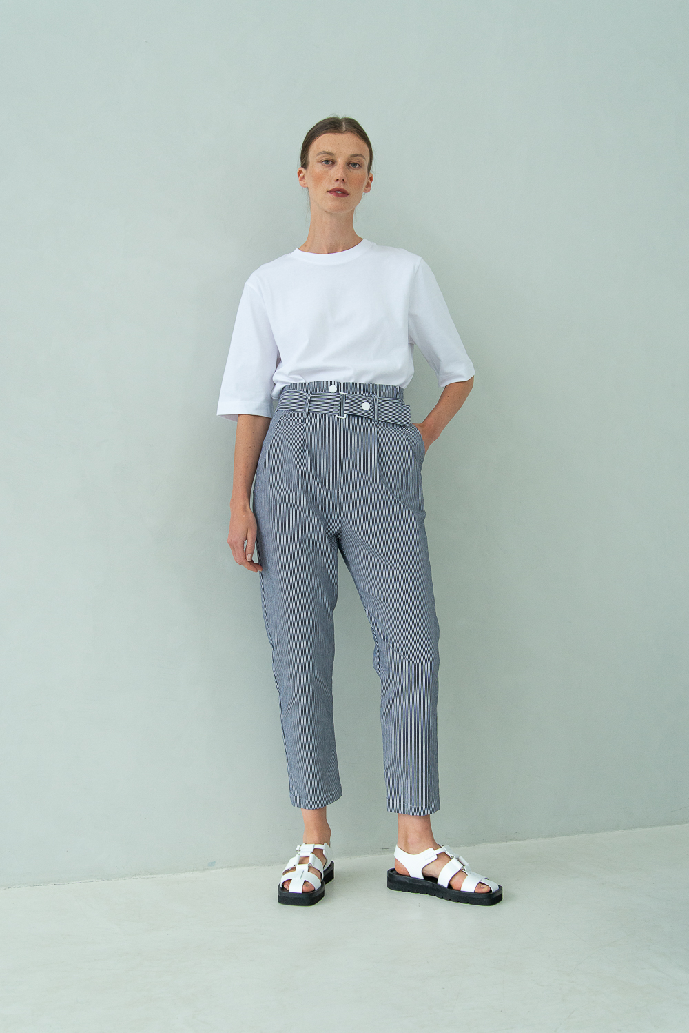 OTTOD'AME  Брюки-сигареты с высокой посадкой из фактурного хлопка с рисунком в полоску