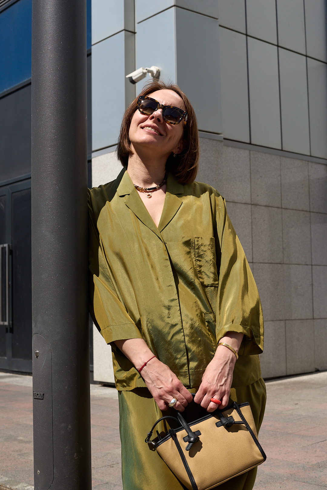 TELA Блуза-жакет из струящегося "купро" в оттенке оливы