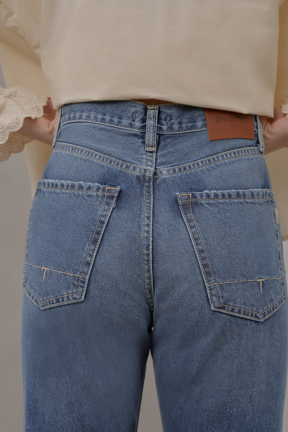 TRUE NYC Джинсы-сигареты ‘Jenny’ из плотного японского денима оттенка индиго
