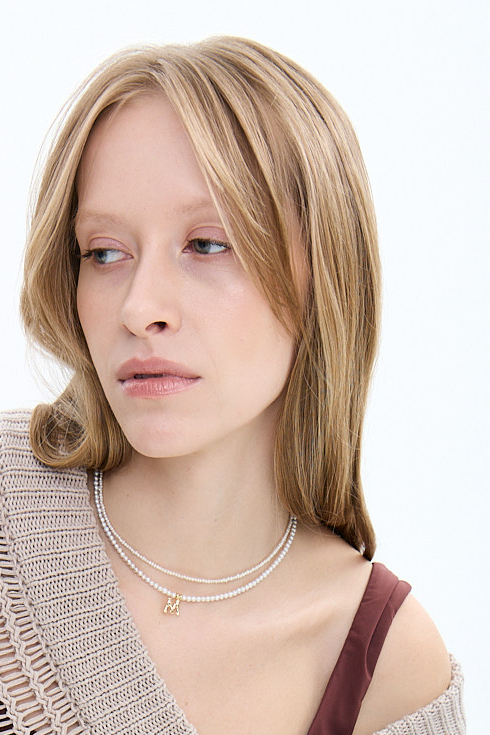 MODERN PEARLS Жемчужный чокер с подвеской-буквой в ассортименте