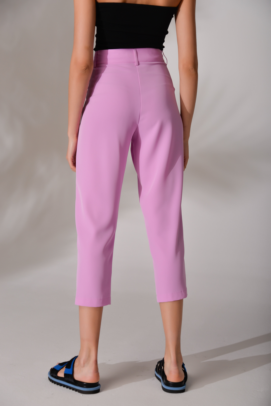 OTTOD’AME Брюки из струящейся ткани с защипами в оттенке лаванды