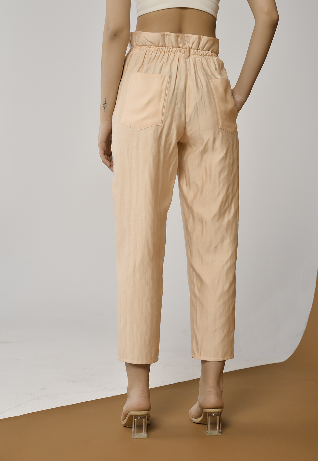 TELA  Брюки-бананы из фактурного батиста в цвете персика