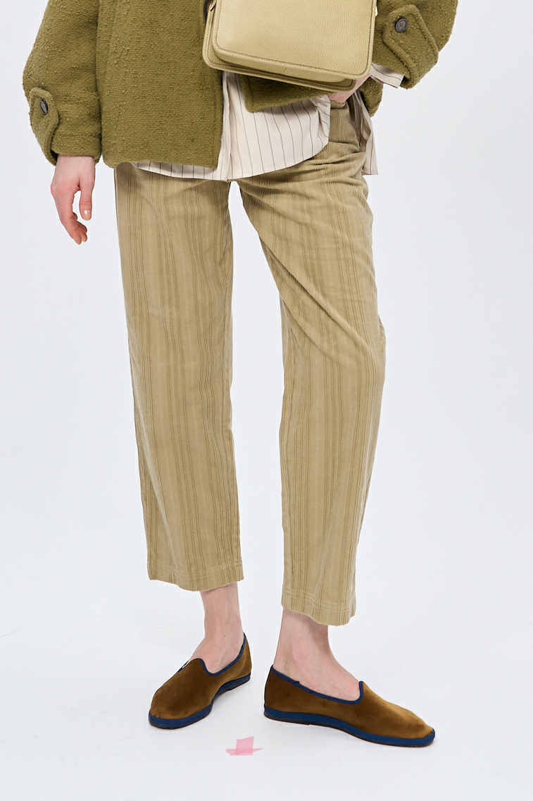 TELA Брюки из фактурного кордового вельвета песочного оттенка