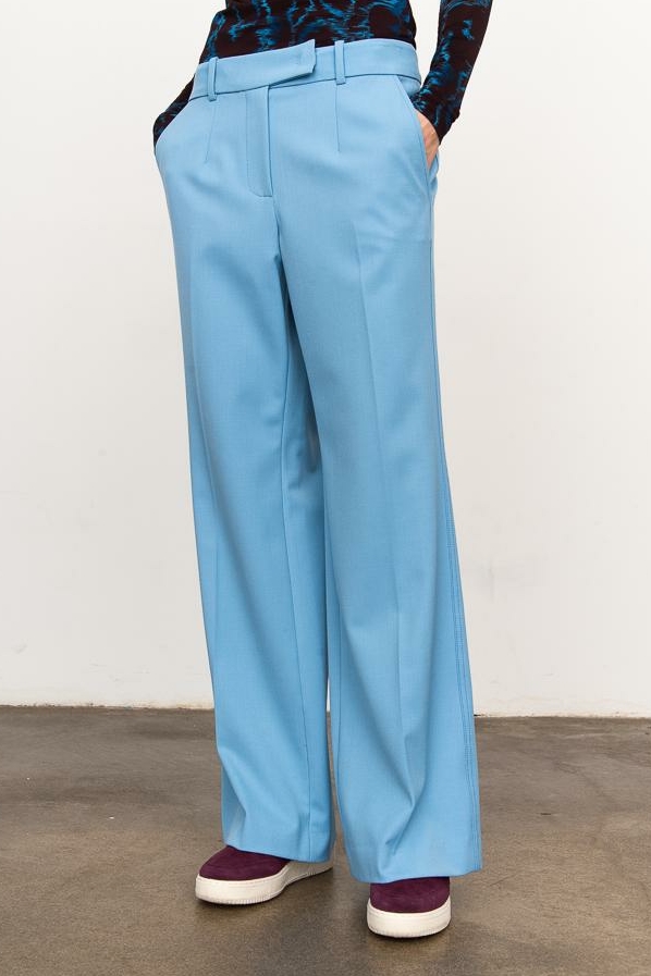 TELA Брюки прямого кроя с угловыми карманами из премиальной шерсти тонкого кручения сизо-голубого оттенка