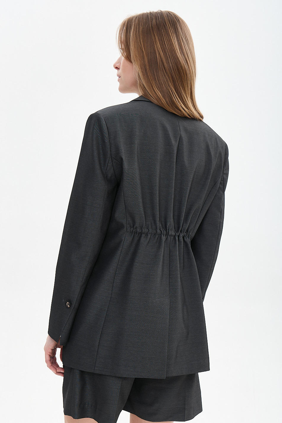 TELA Жакет удлиненного кроя на кулиске по спине из премиальной шерсти тонкого кручения оттенка антрацит