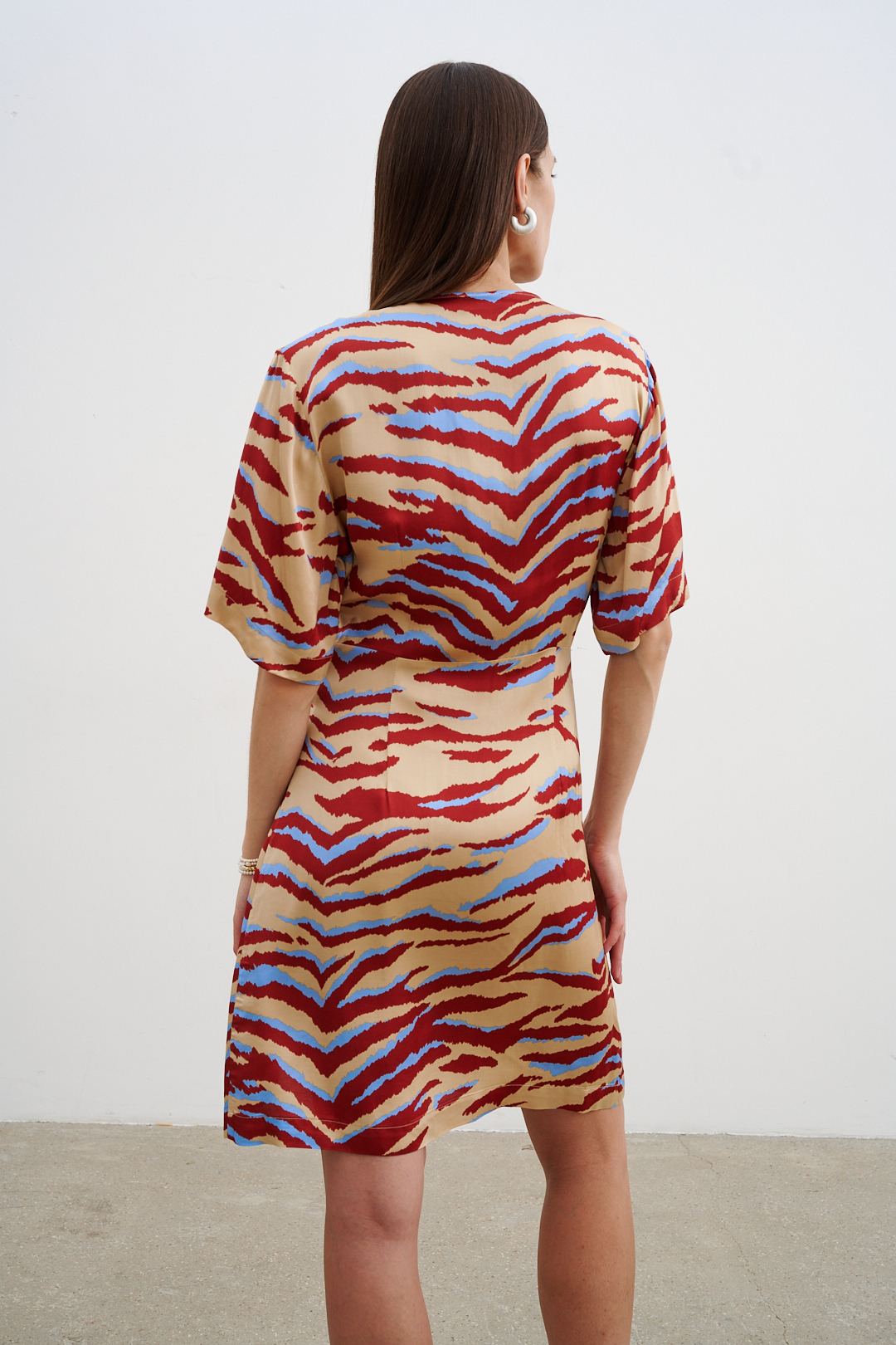 OTTOD'AME Платье-рубашка на запáх из вискозы в стилизованный под зебру принт