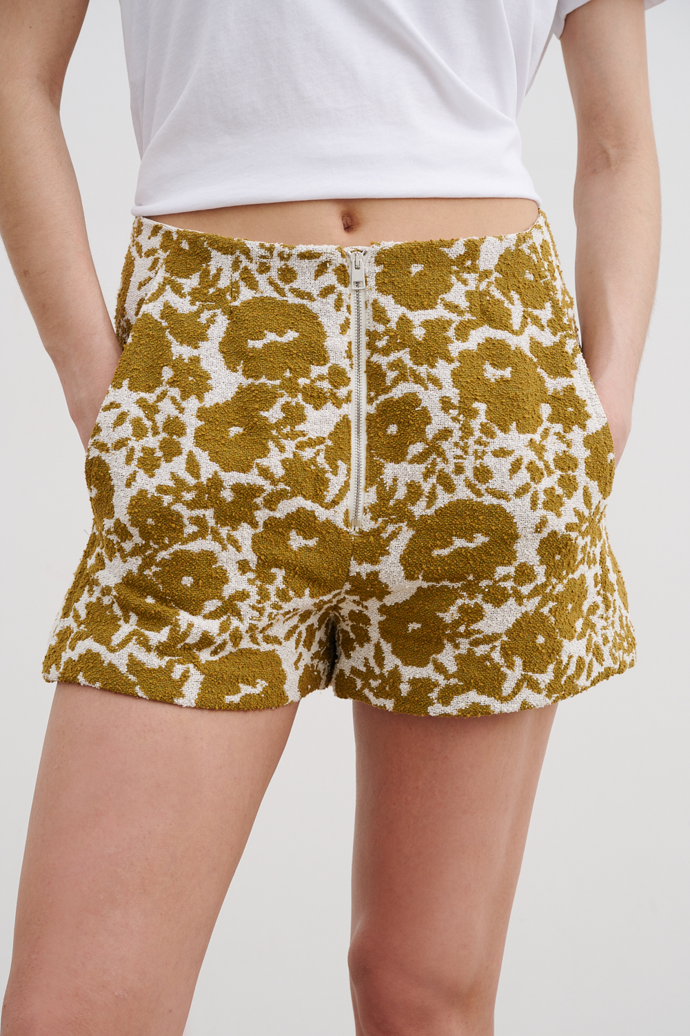 TELA Шорты с высокой посадкой на молнии из хлопкового махрового жаккарда с цветочным мотивом