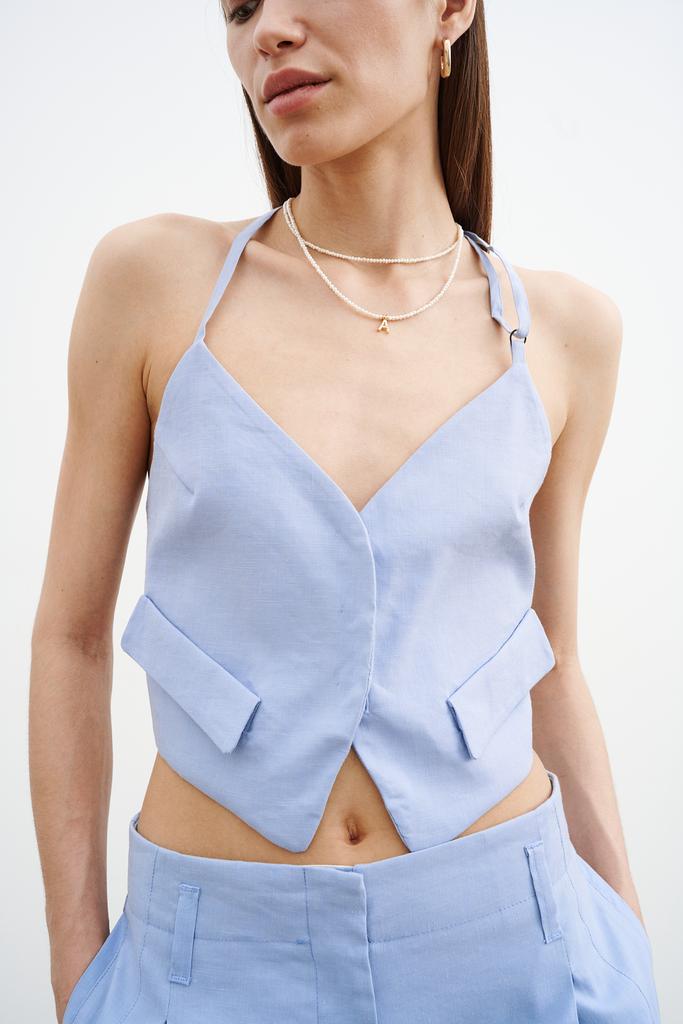 TELA Жилет приталенного кроя изо льна и вискозы в небесно-голубом с контрастной планкой по спине