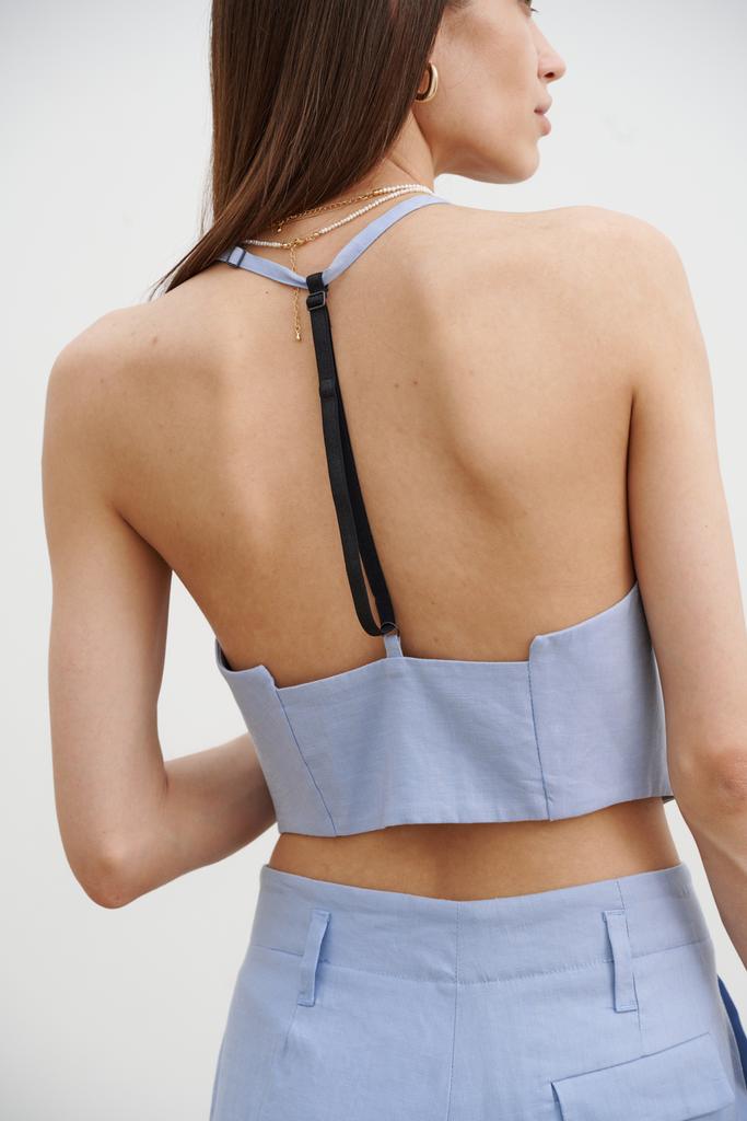 TELA Жилет приталенного кроя изо льна и вискозы в небесно-голубом с контрастной планкой по спине