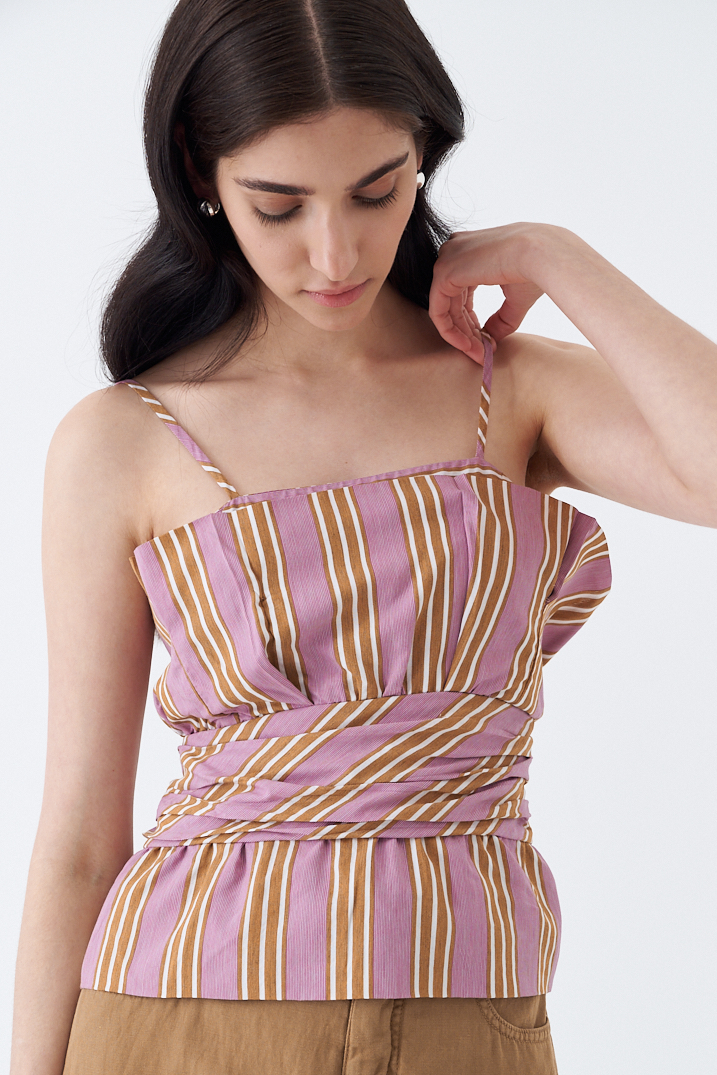 TELA Топ-корсет на бретелях с декоративной драпировкой и эластичной вставкой на спинке из ткани в стилизованную полоску на припудрено-розовом фоне
