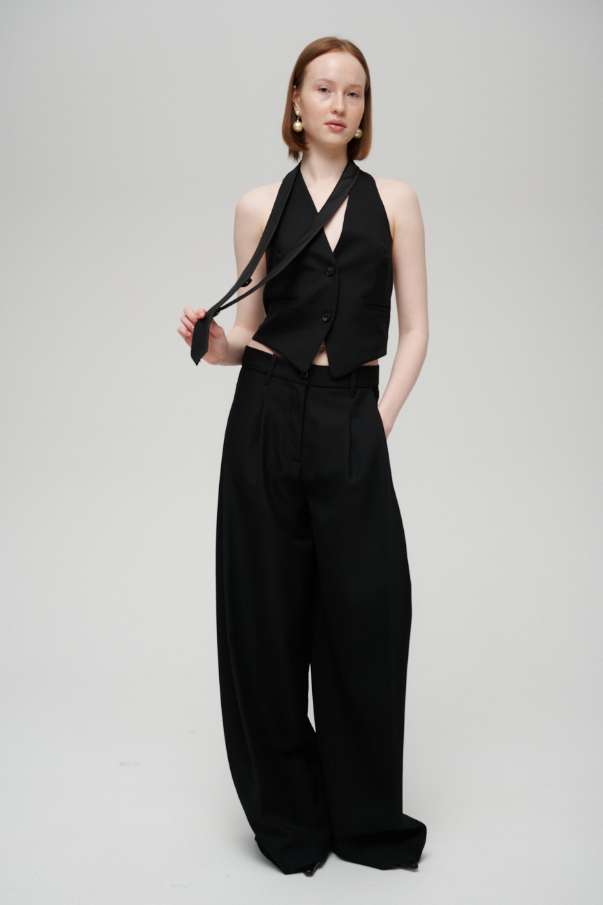 TELA Жилет из технологичной шерсти тонкого кручения с галстуком ручной работы из шелка