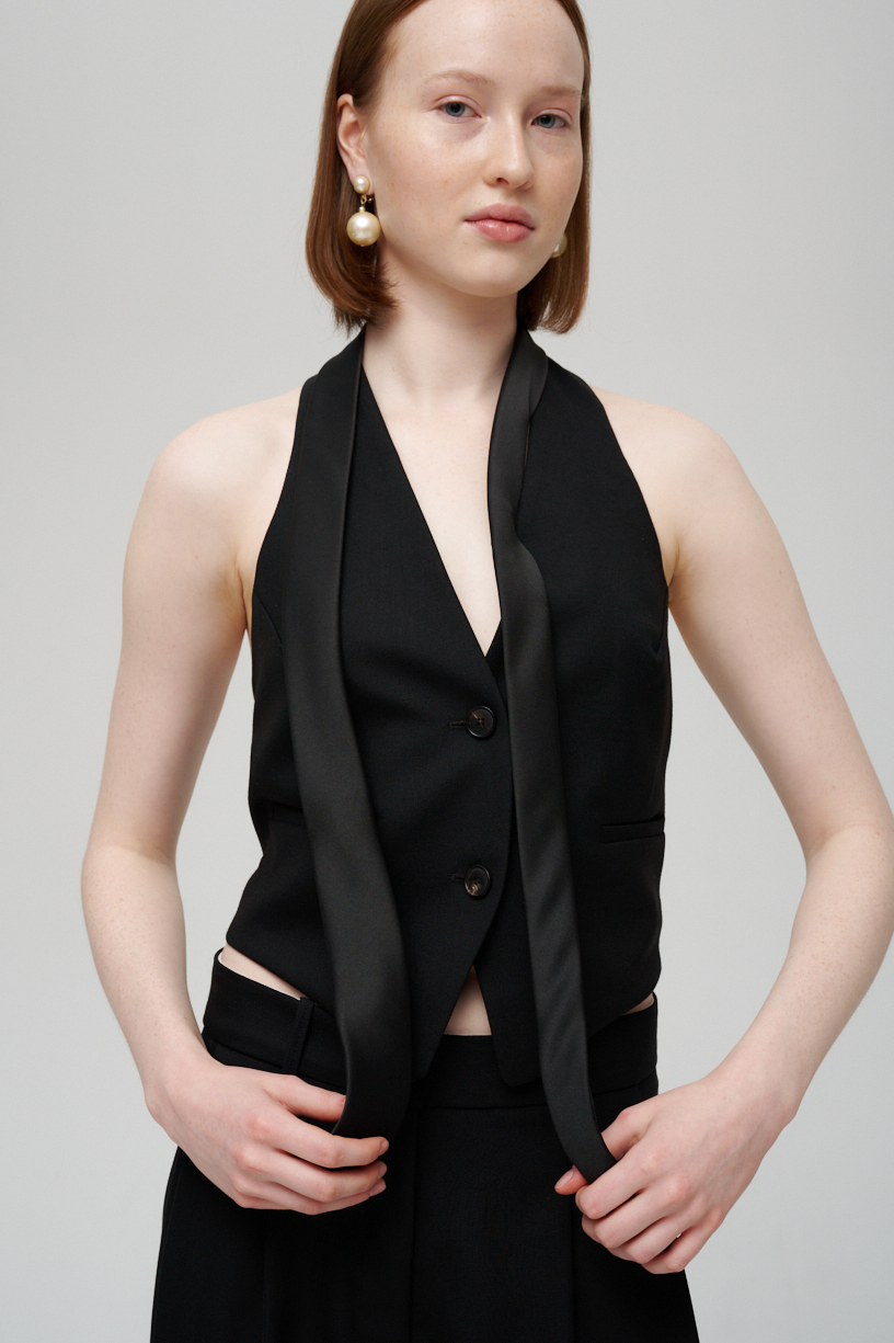 TELA Жилет из технологичной шерсти тонкого кручения с галстуком ручной работы из шелка