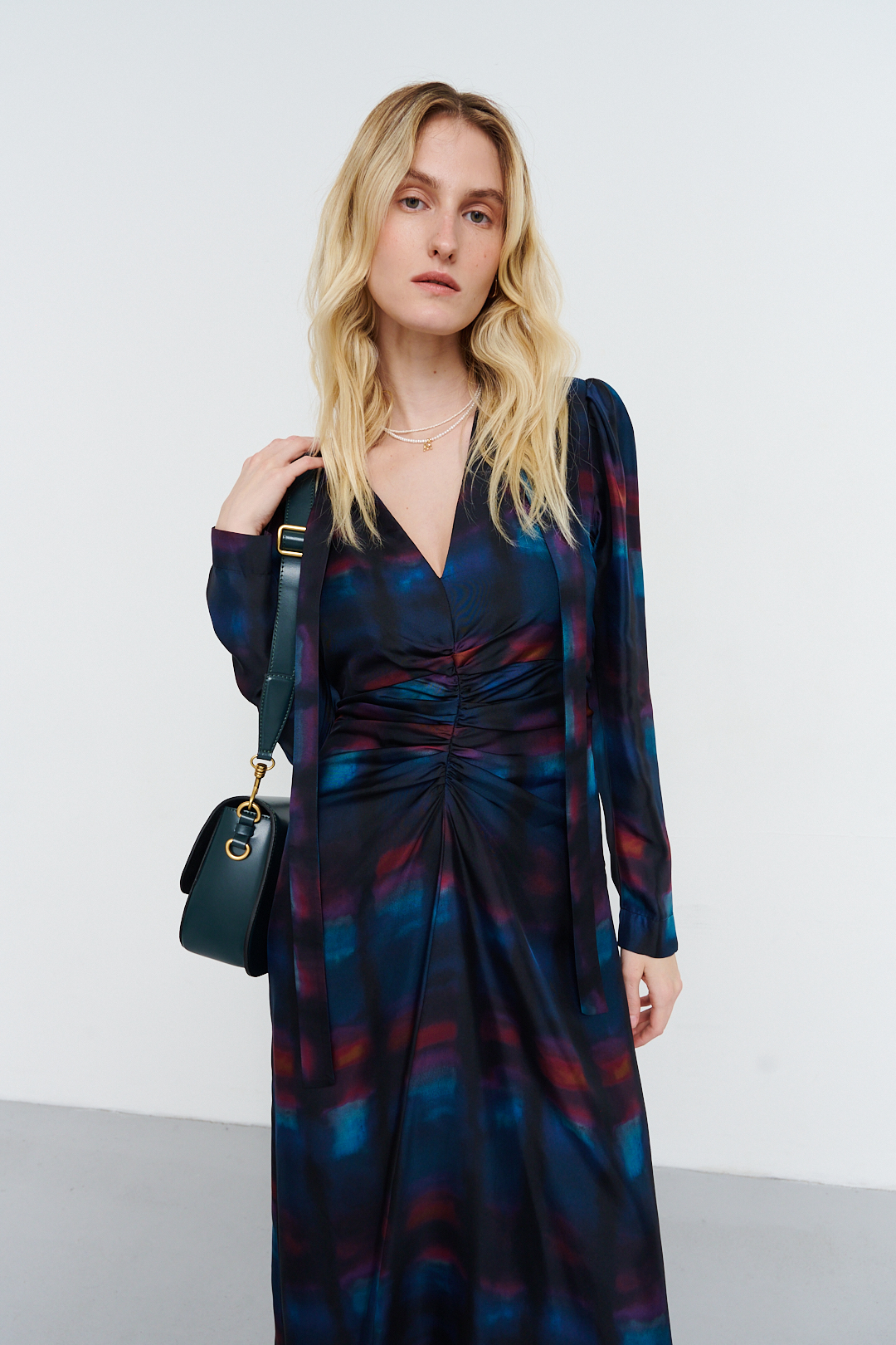 TELA Платье из натурального шелка-фуляр с оптическим рисунком