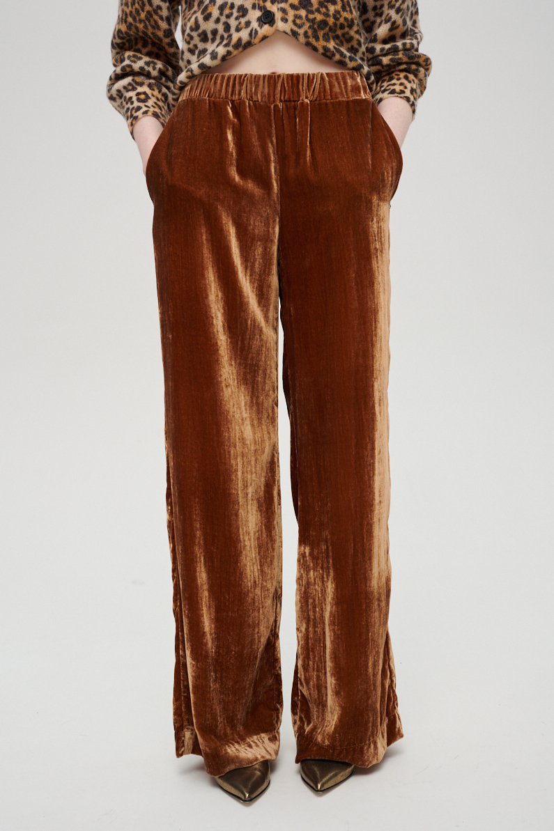 OTTOD'AME Брюки прямого свободного кроя на эластичном поясе из струящегося панбархата оттенка шоколад