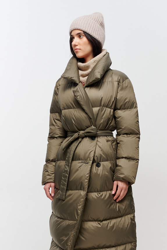 LEMPELIUS Пуховик RUA с английским воротником на мягком поясе из матового нейлона оттенка оливы