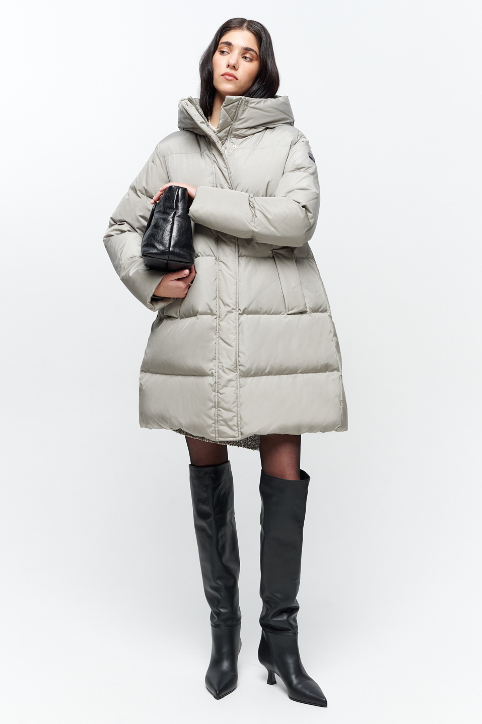 LEMPELIUS Пуховик OLIVE А-силуэта с объёмным капюшоном из технологичного суперплотного нейлона серо-жемчужного оттенка