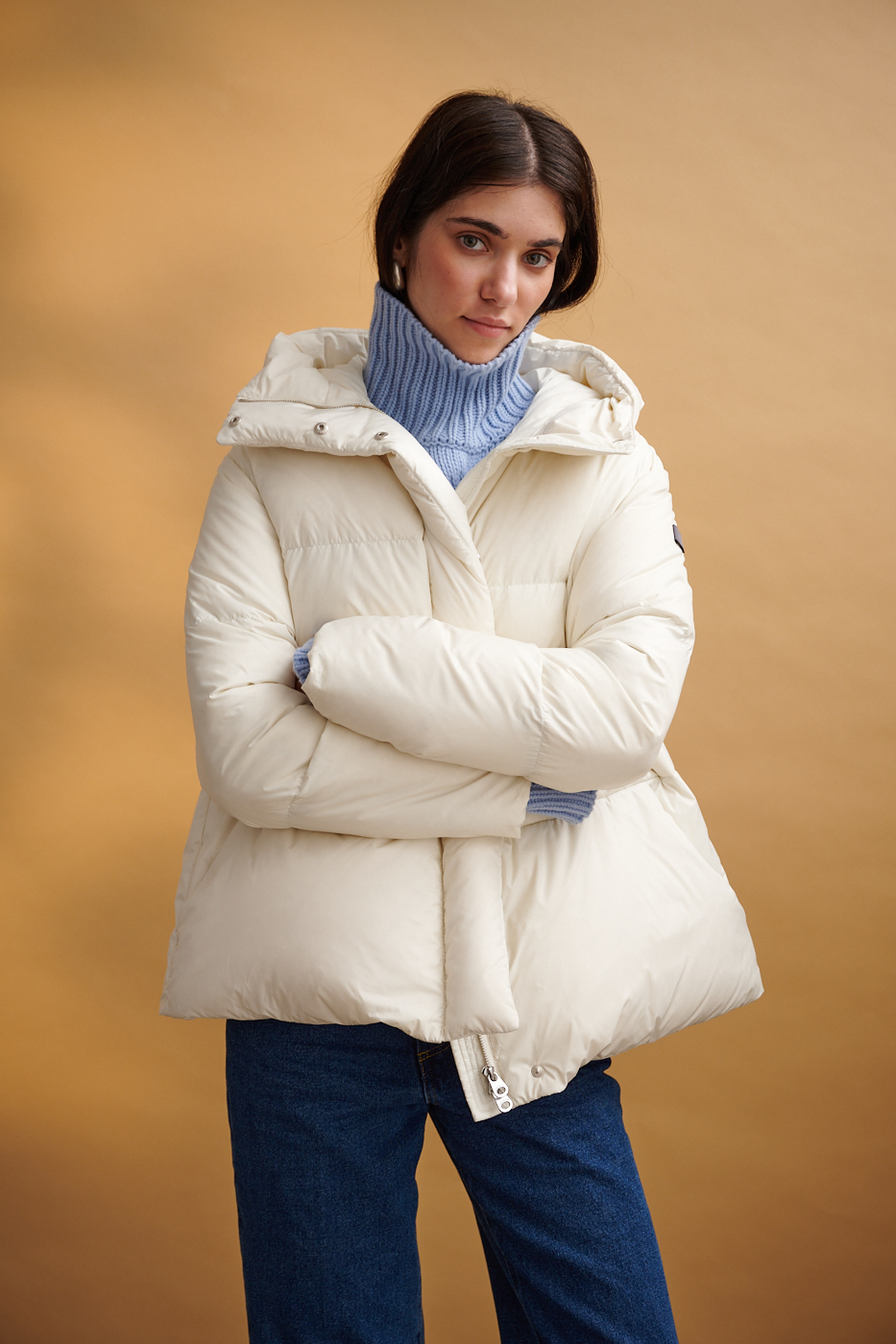 LEMPELIUS Пуховик LIS средней длины с объемным капюшоном из технологичного матового нейлона сливочного оттенка