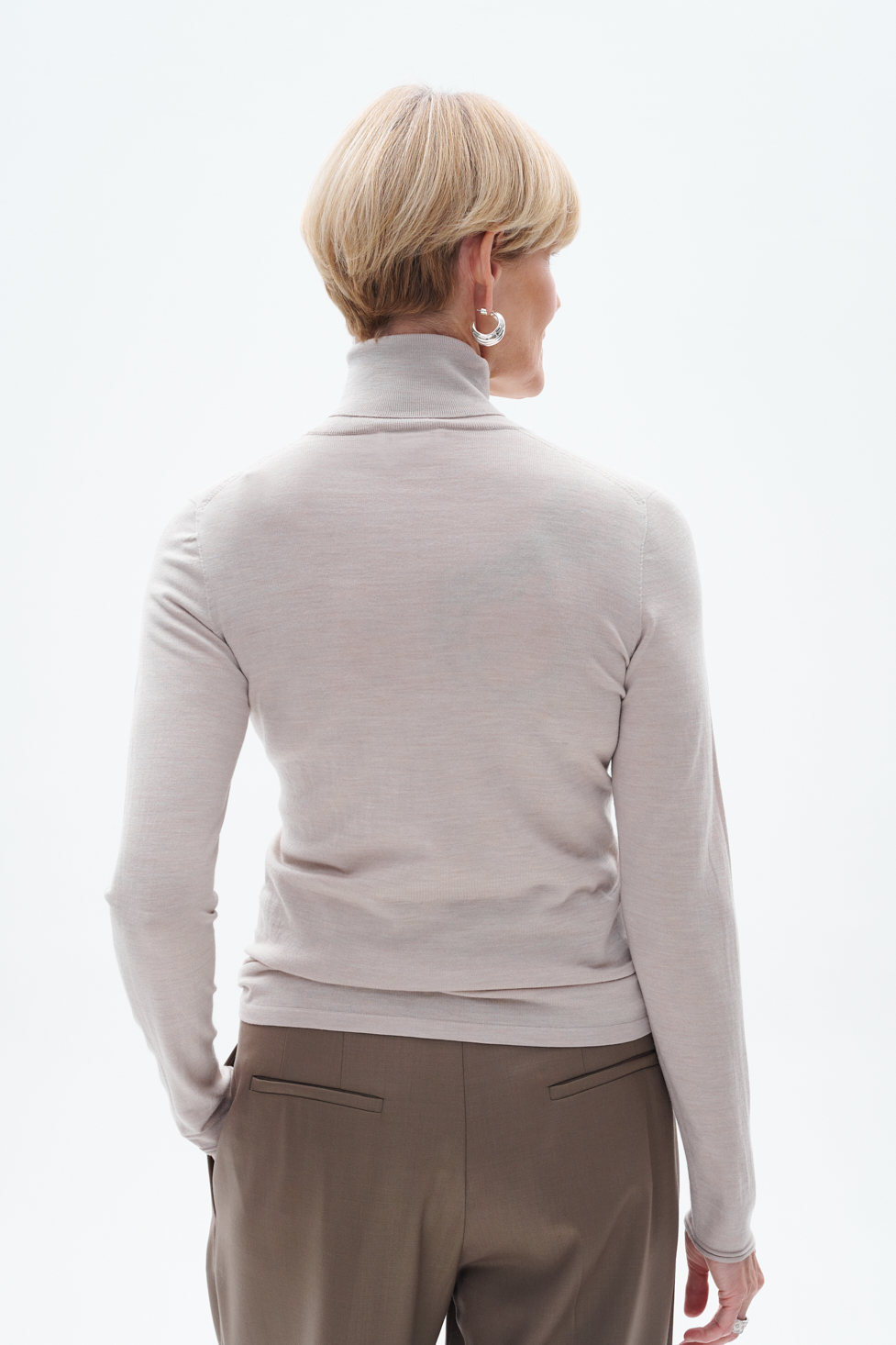 LE TRICOT PERUGIA Водолазка из премиальной шерсти extra fine merino wool оттенка беж