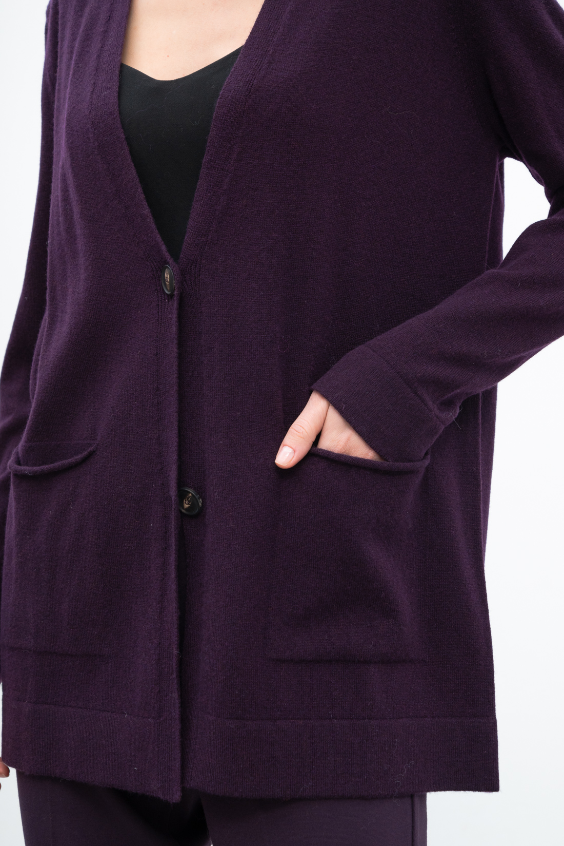 LE TRICOT PERUGIA Кардиган с глубоким V-образным вырезом из премиальной шерсти оттенка ежевики