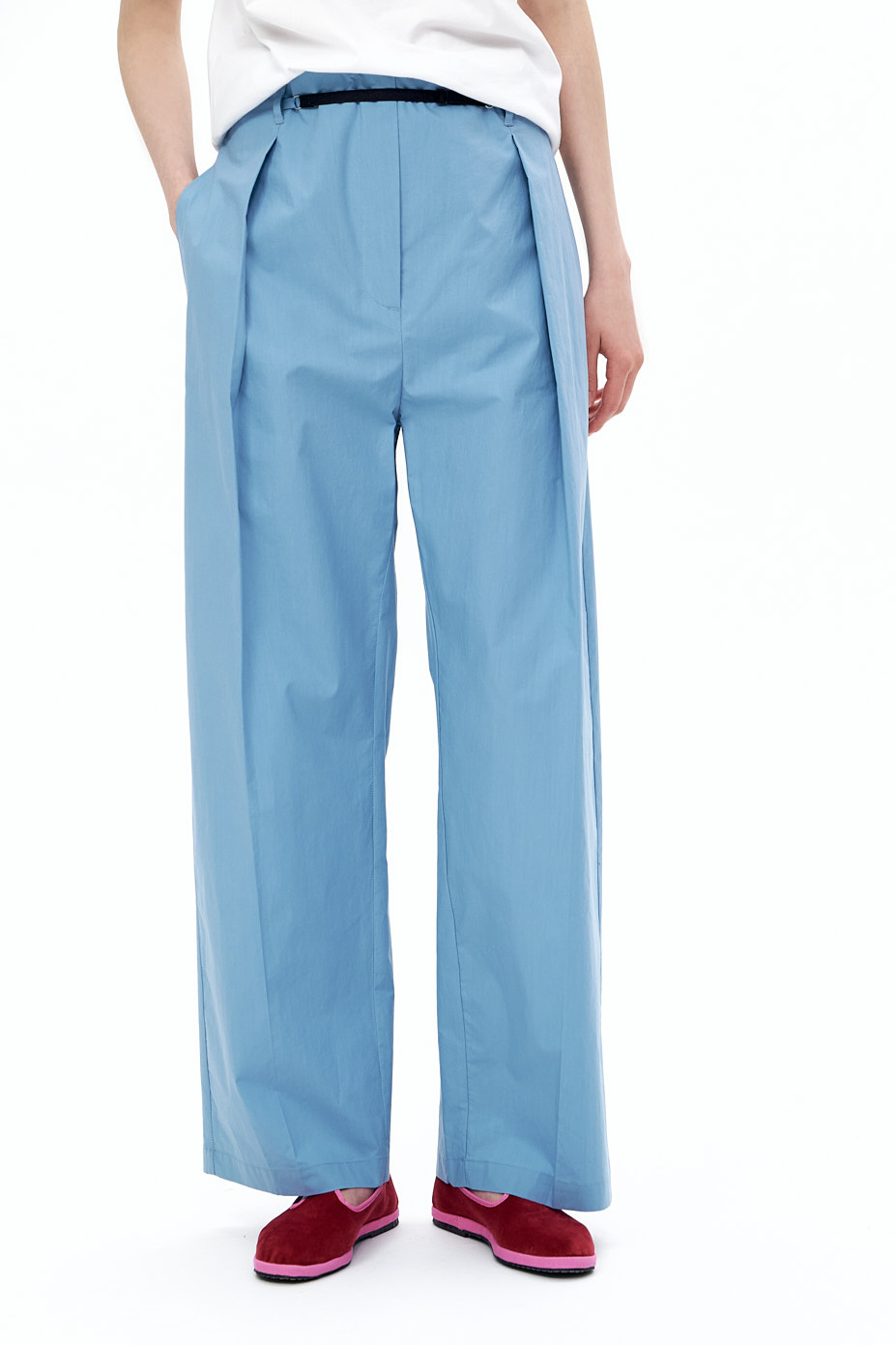 TELA Брюки прямого кроя из голубого поплина с контрастной эластичной вставкой