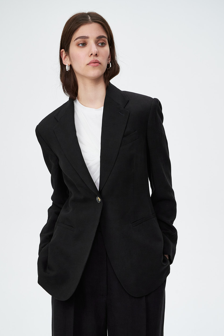 TELA Жакет приталенного кроя из бленда вискозы и льна в черном цвете