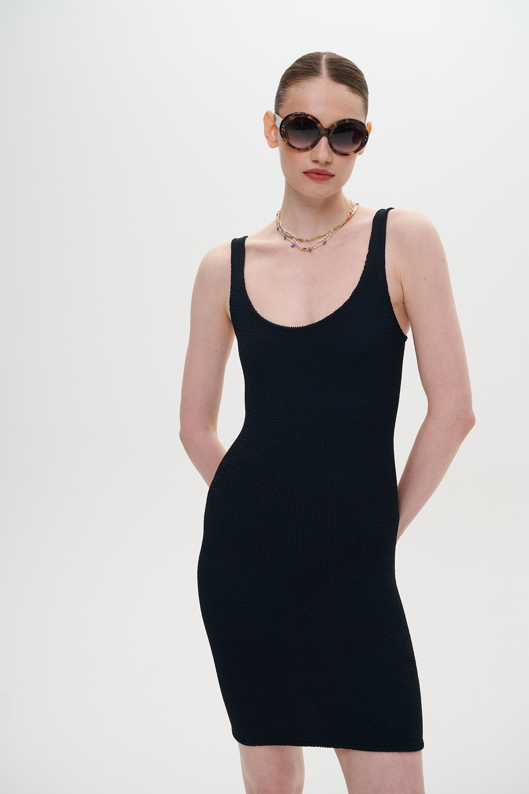 MC2 SAINT BARTH Платье длины мини с воротом-каре из гофрированного нейлона в черном цвете