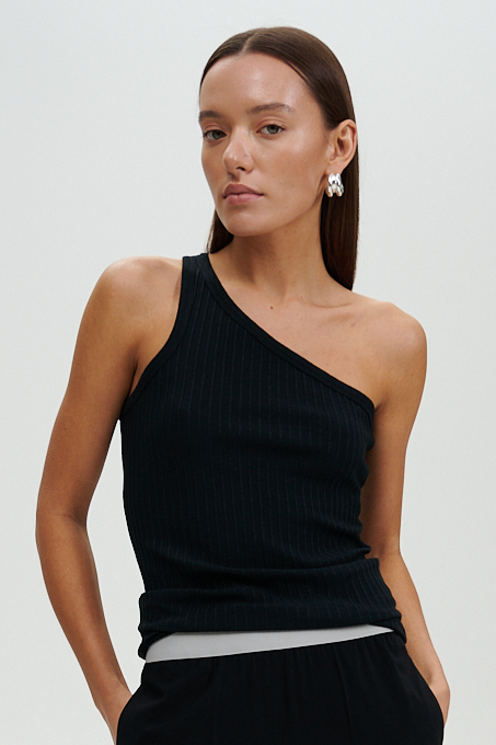 TELA Майка на одно плечо из премиального трикотажа в рубчик черного цвета