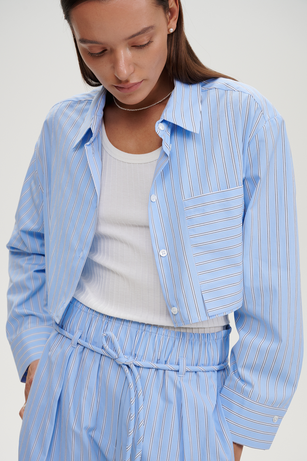 TELA Рубашка-кроп из хлопка с рисунком в полоску