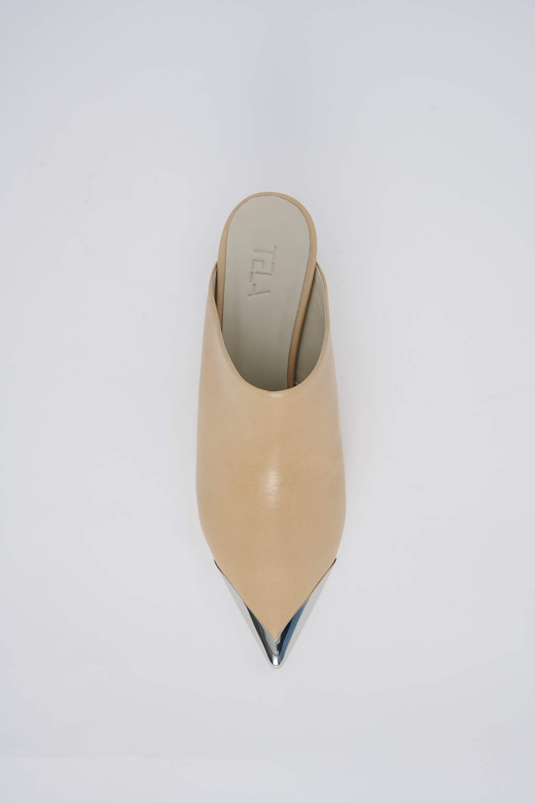 TELA Мюли kitten heels с металлической отделкой в зоне мыса