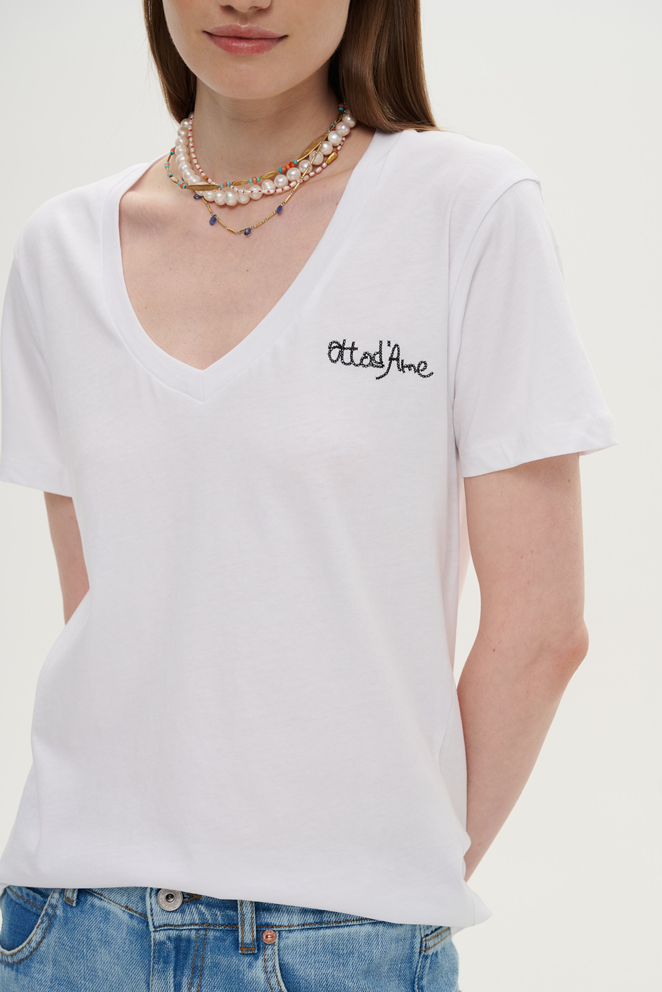OTTOD'AME Футболка с круглым вырезом с фирменной вышивкой в белом цвете