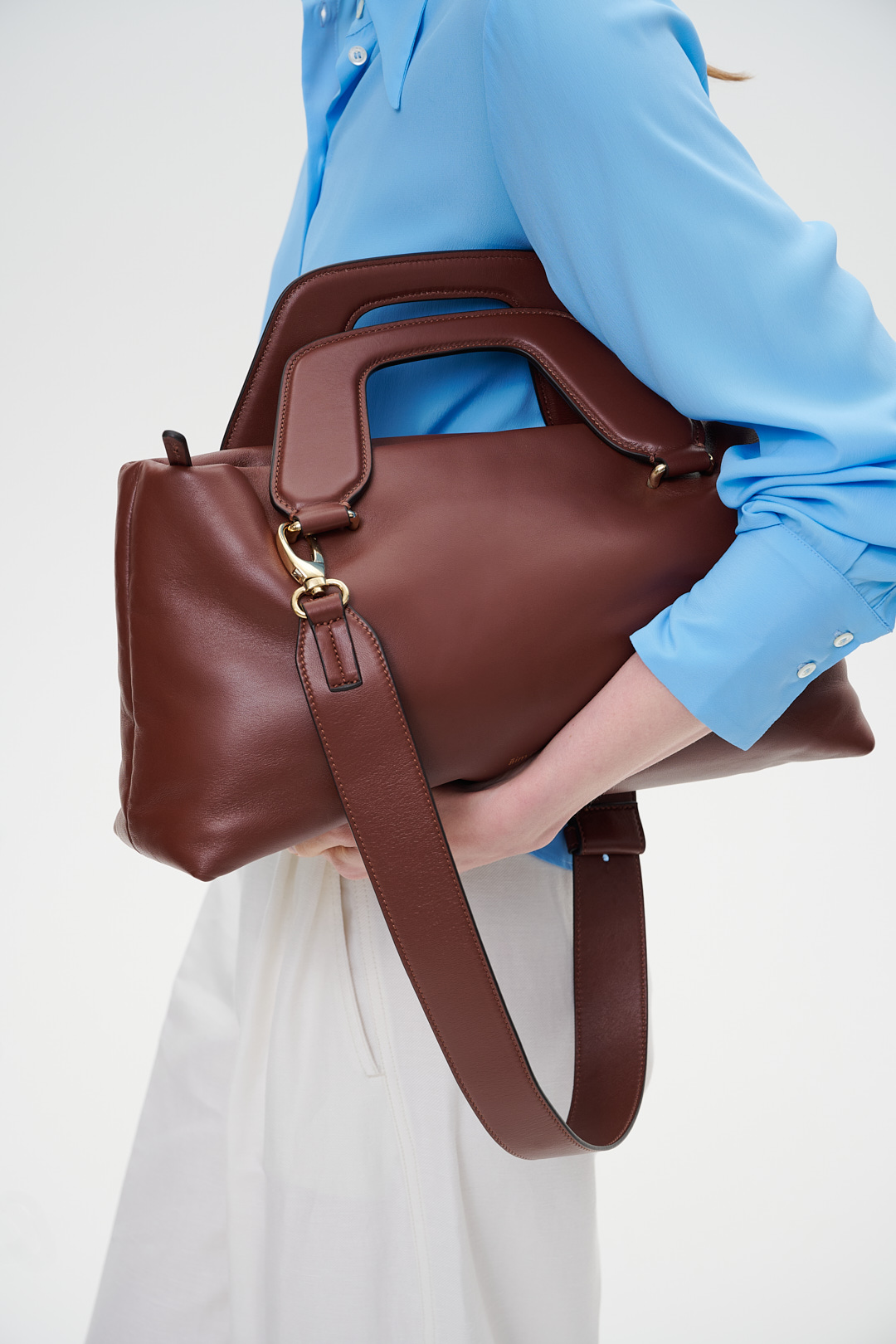 AIM Сумка ALICE large из премиальной кожи наппа оттенка пекан