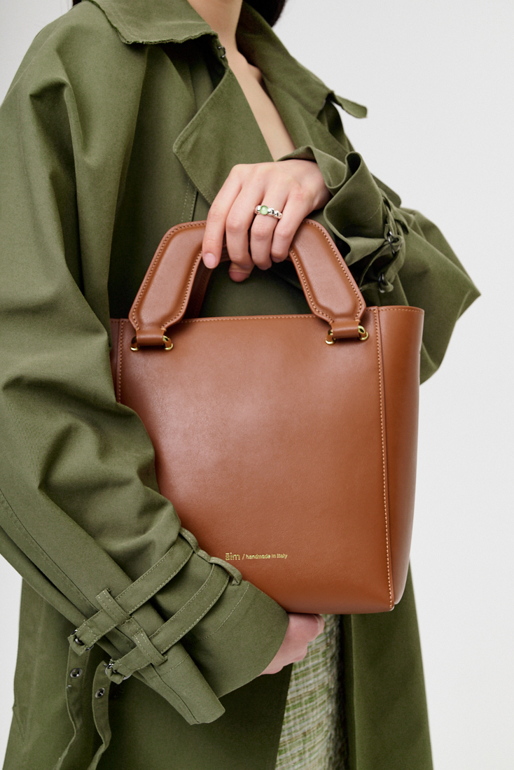 Āim Сумка SOPHIA mini из кожи в оттенке коньяка