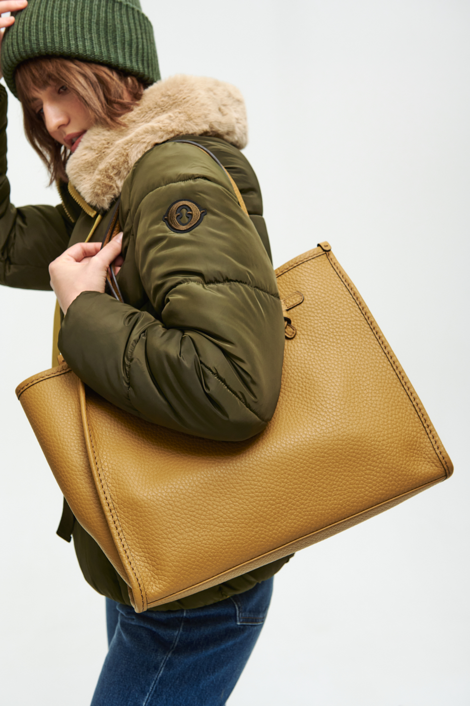 GIANNI CHIARINI Сумка-тоут MARCELLA из премиальной зернистой кожи ячменного оттенка