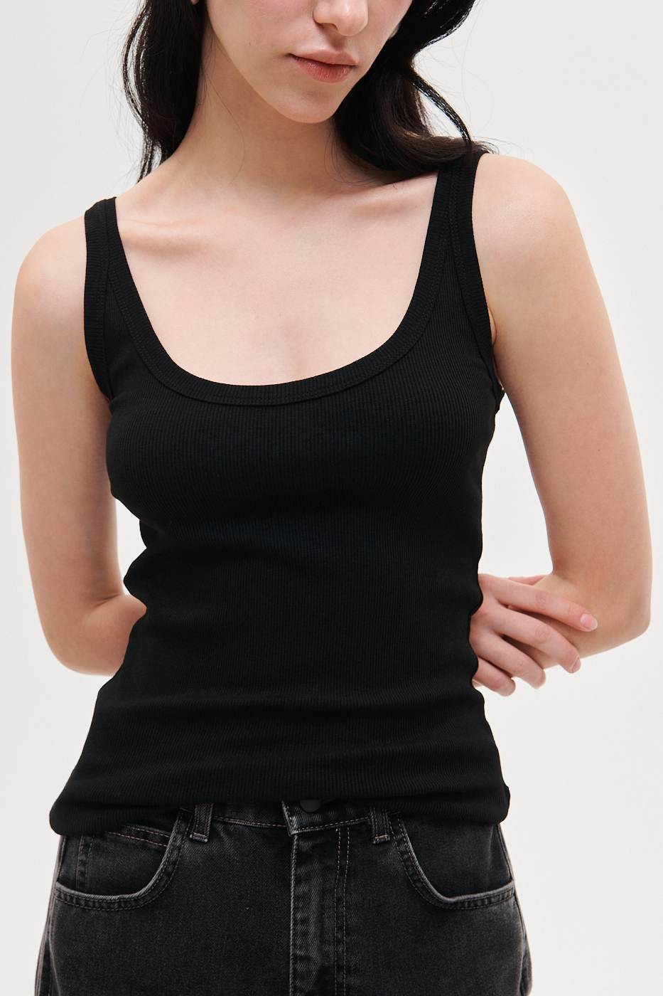 OTTOD'AME Майка из плотного хлопка в черном цвете