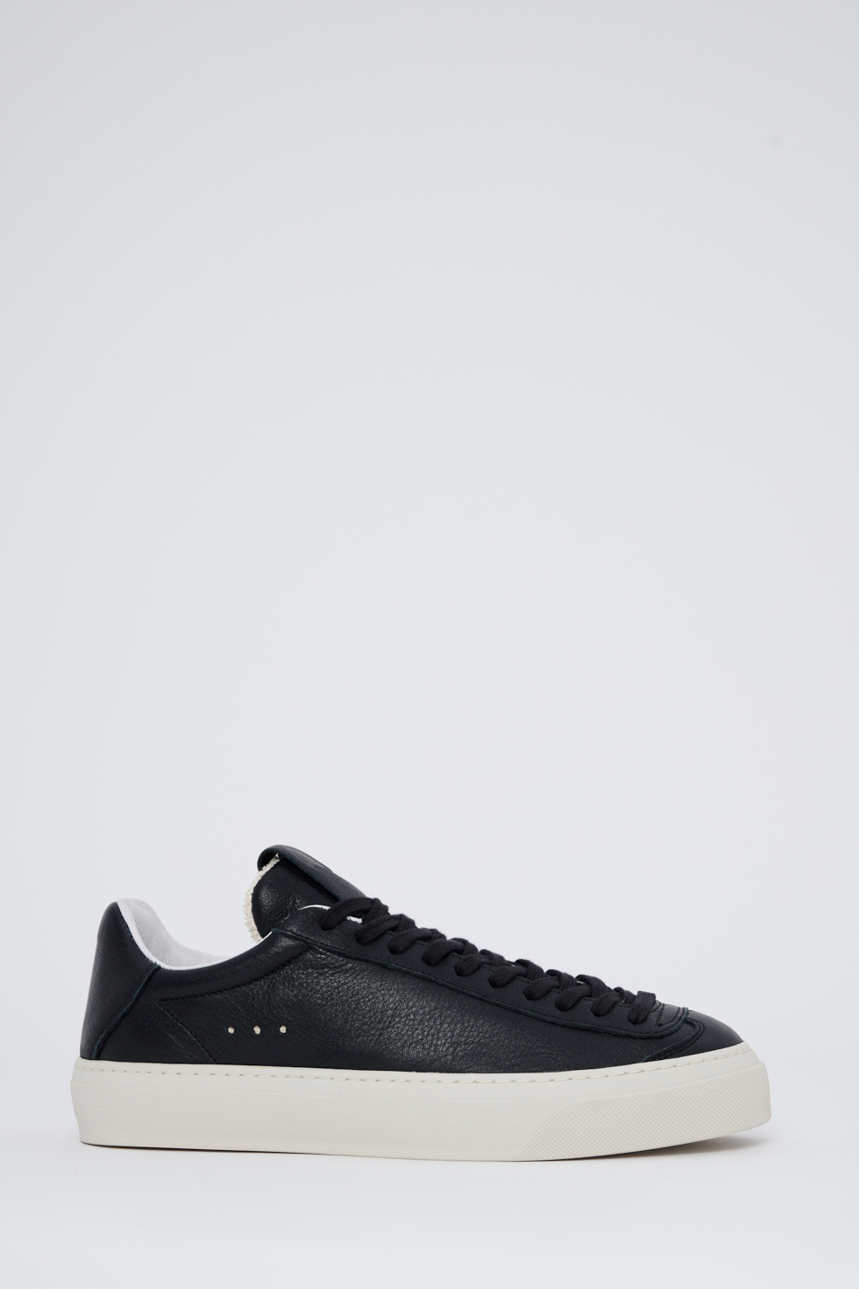 AQVA ALTA  Кеды на шнуровке из премиальной кожи черного цвета