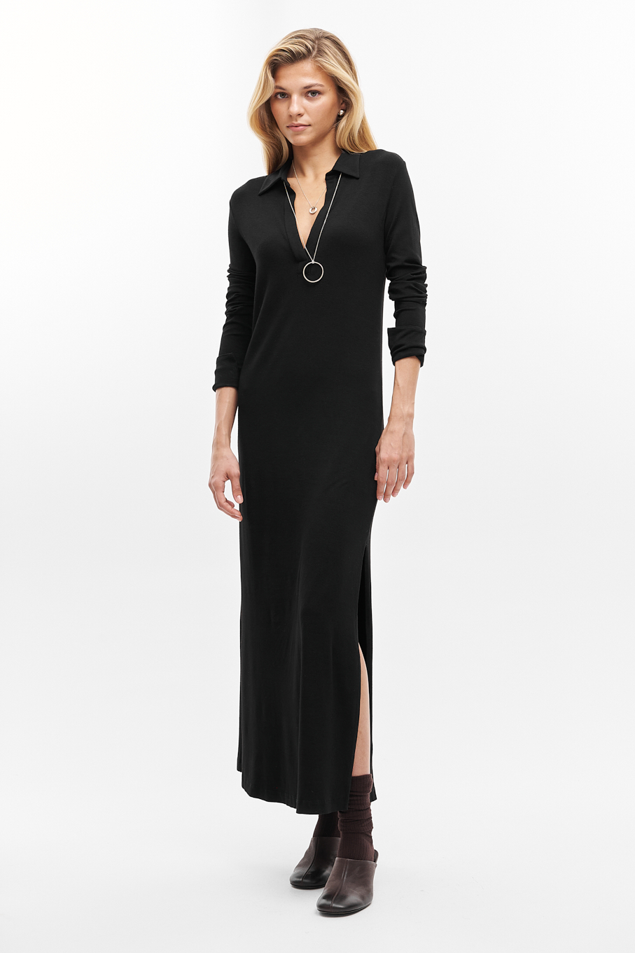 OTTOD'AME Платье длины миди из вискозы в черном цвете