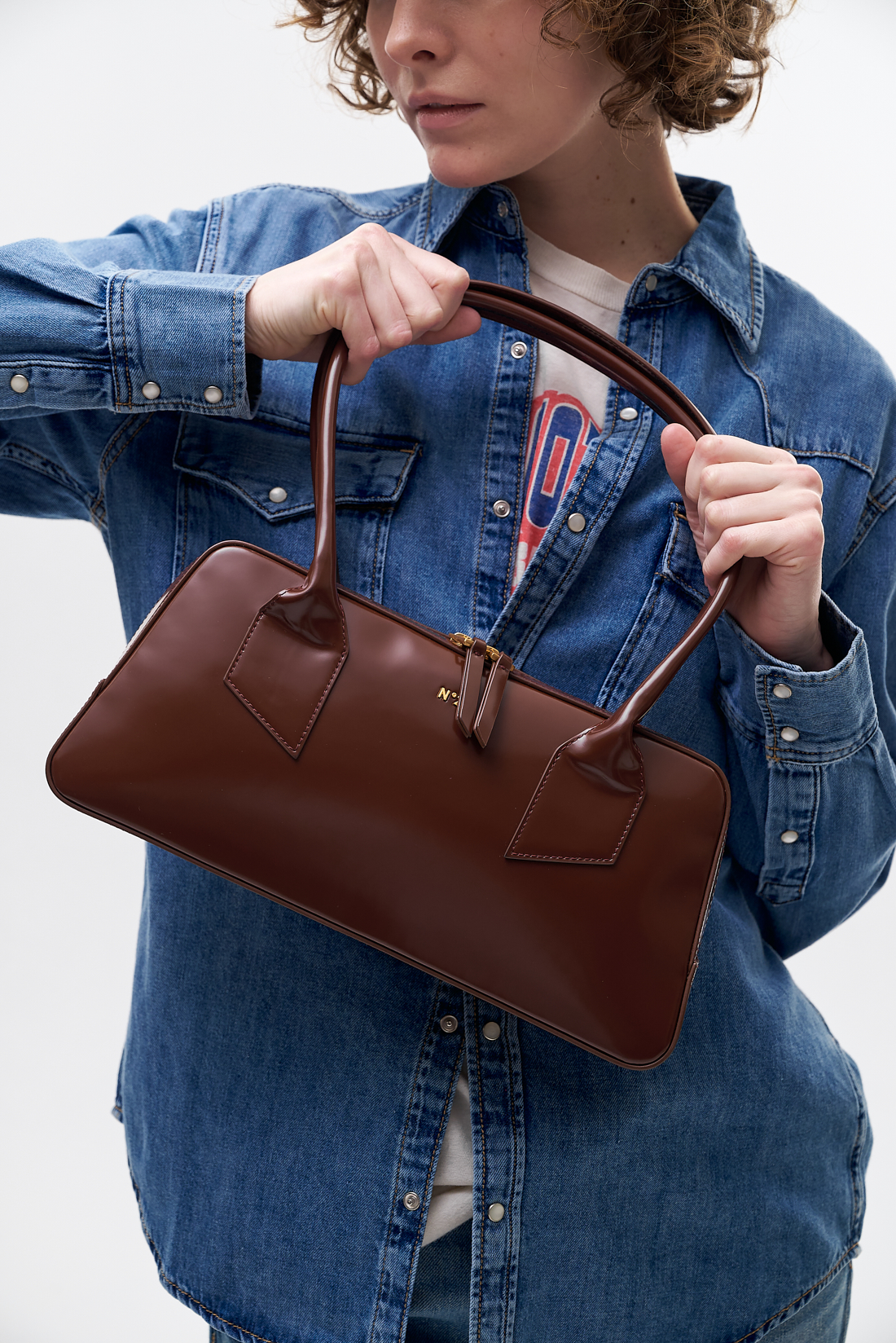 N21 Сумка Malibu Medium из премиальной кожи теленка кофейного оттенка с глянцевым финишем