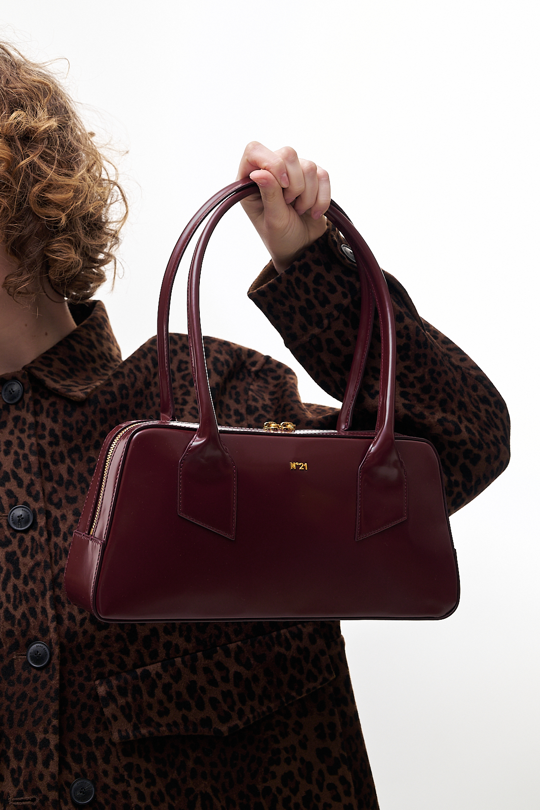 N21 Сумка Malibu Medium из премиальной кожи теленка оттенка бордо с глянцевым финишем