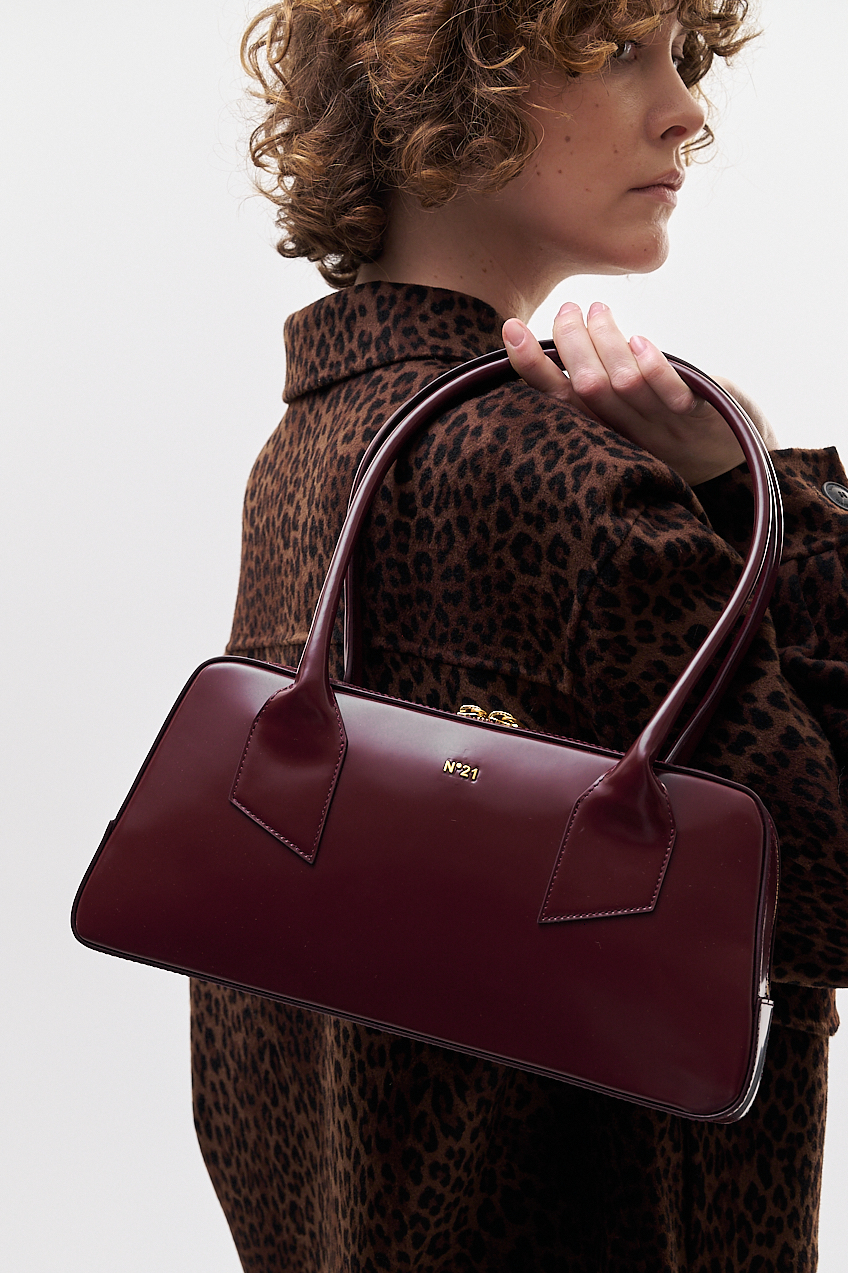 N21 Сумка Malibu Medium из премиальной кожи теленка оттенка бордо с глянцевым финишем