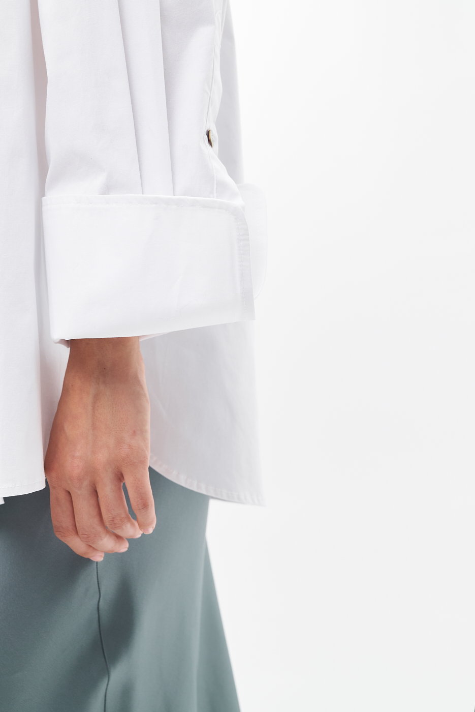 MERCÍ Рубашка из белоснежного хлопка с широкими манжетами