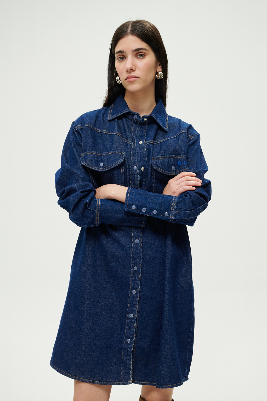 MERCÍ Платье-рубашка с накладными карманами из премиального крафтового денима