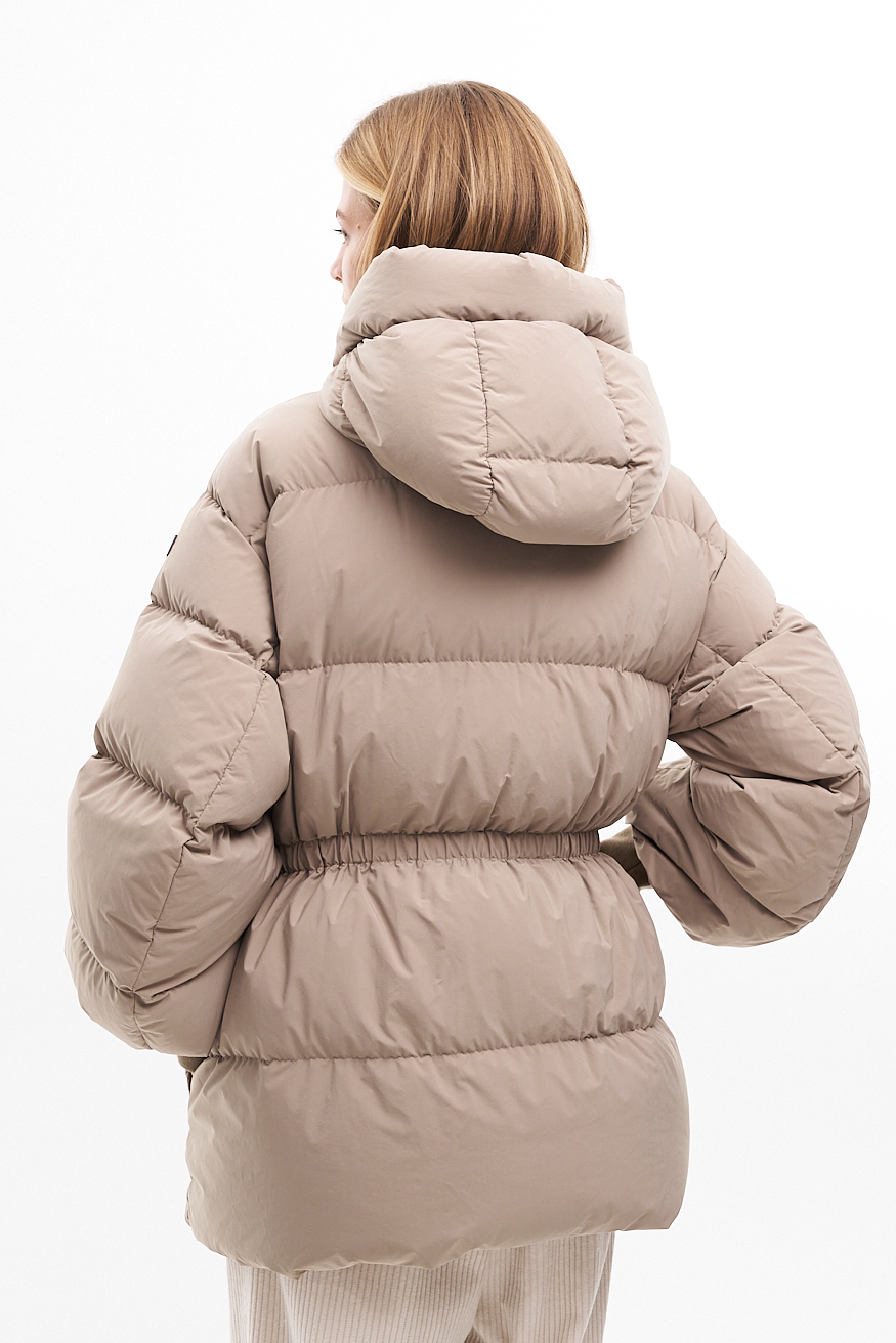 LEMPELIUS Пуховик AZA на кулиске с объемным капюшоном из матового нейлона оттенка тауп