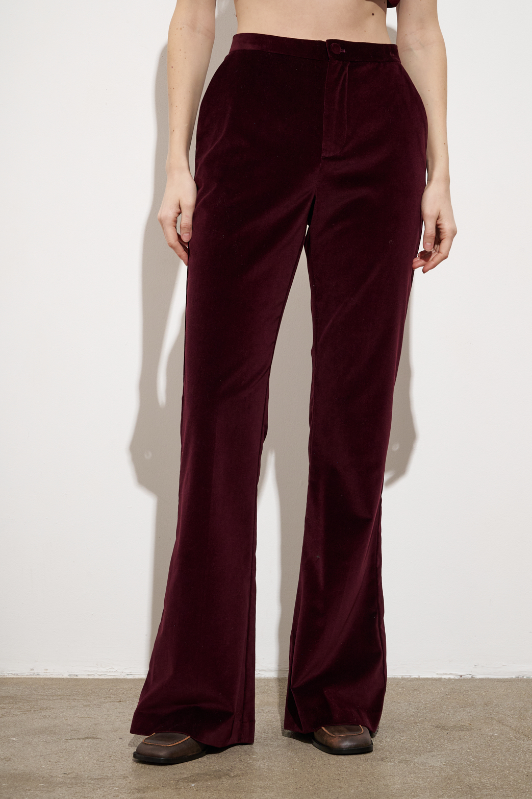 MERCÍ Брюки из бархата оттенка бароло