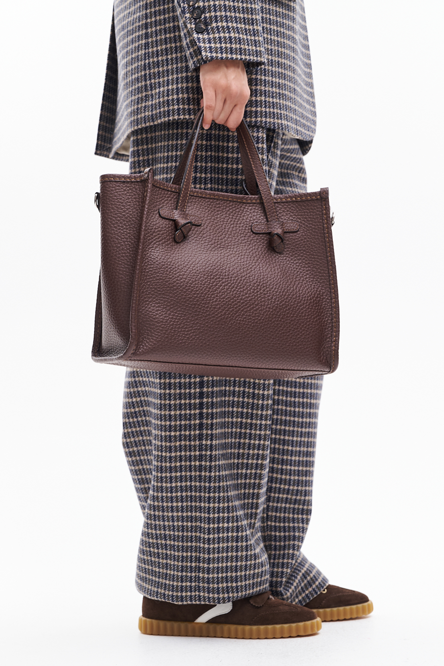 GIANNI CHIARINI Сумка MARCELLA 32 из премиальной зернистой кожи оттенка горького шоколада