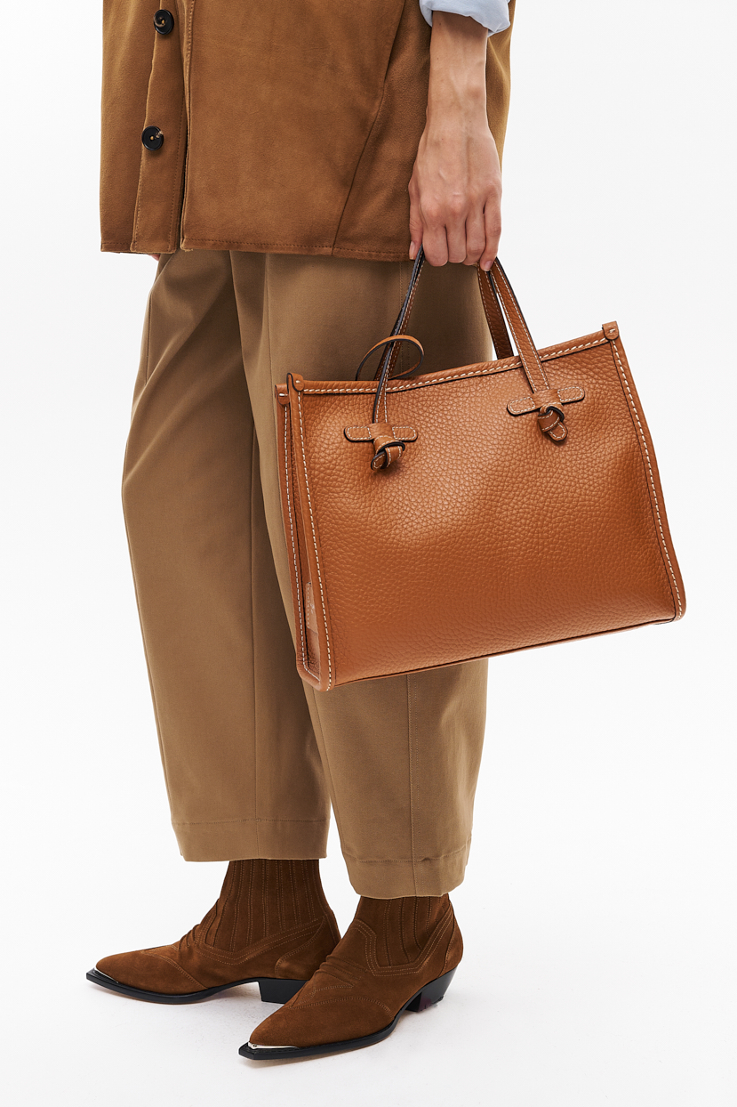 GIANNI CHIARINI Сумка-тоут MARCELLA 32 из премиальной зернистой кожи оттенка коньяка