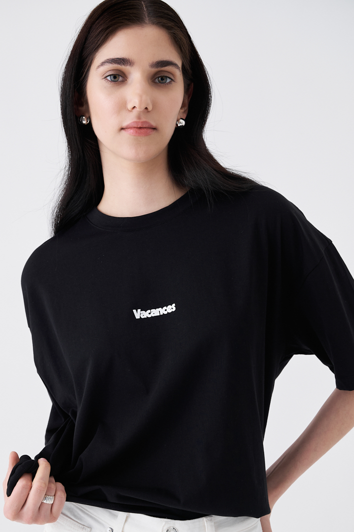 MERCÍ Футболка свободного кроя с надписью VACANСES