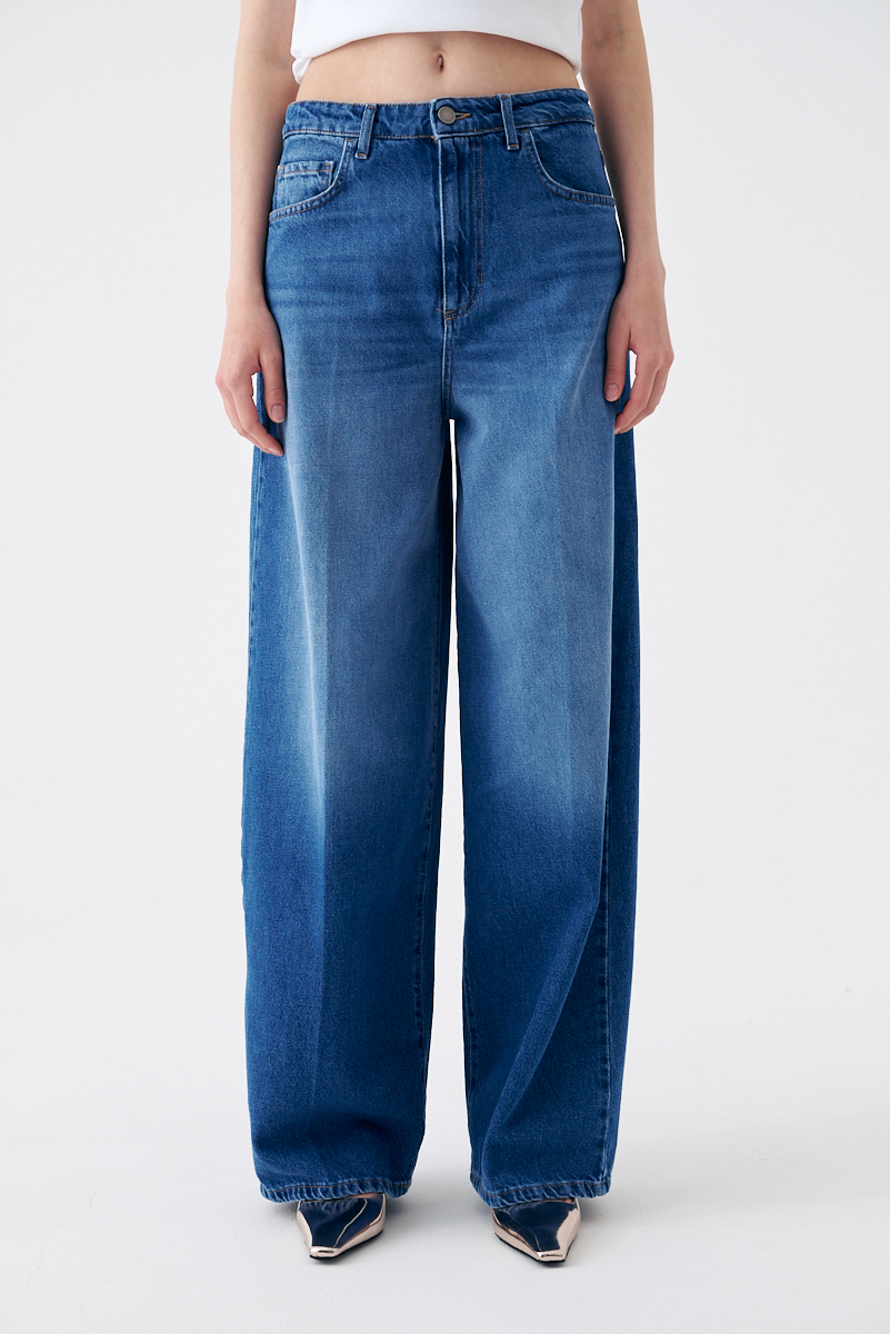 MERCÍ Джинсы свободного кроя MATILDA с легким сужением к низу из мягкого насыщенно-синего денима