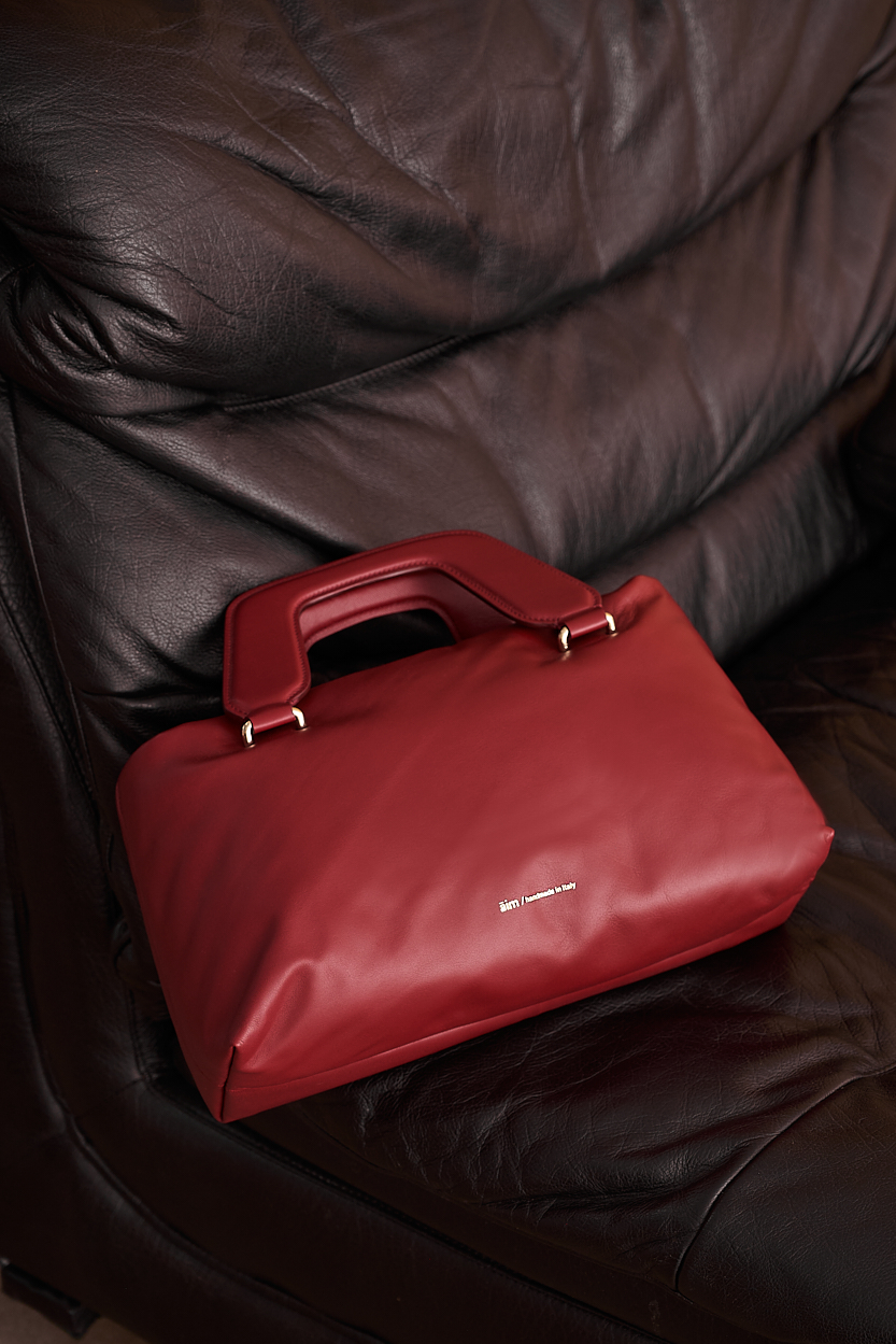 Āim Сумка ALICE large из премиальной кожи наппа оттенка вишни