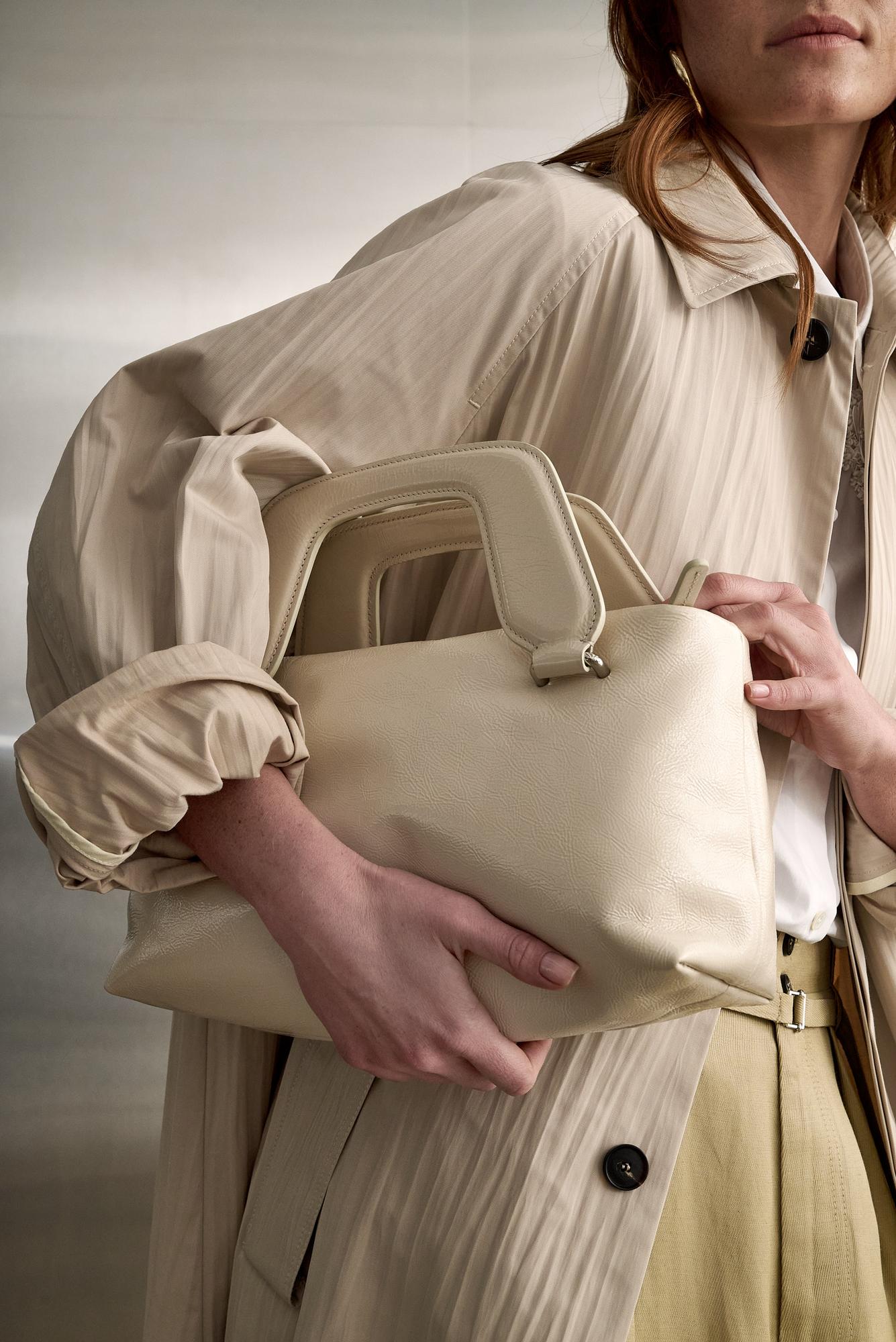 Āim Сумка ALICE из телячьей лаковой кожи кремового оттенка