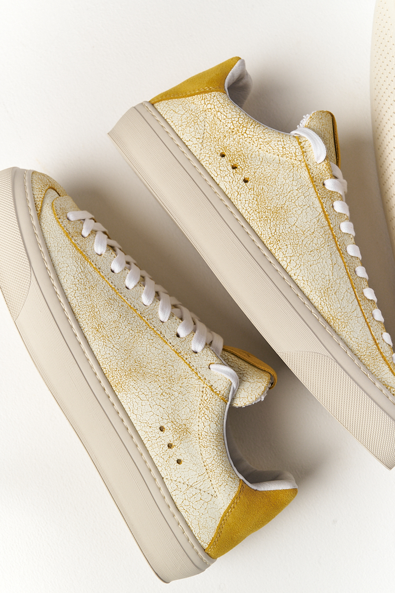 AQVA ALTA Кеды из фактурной потертой кожи желтого цвета